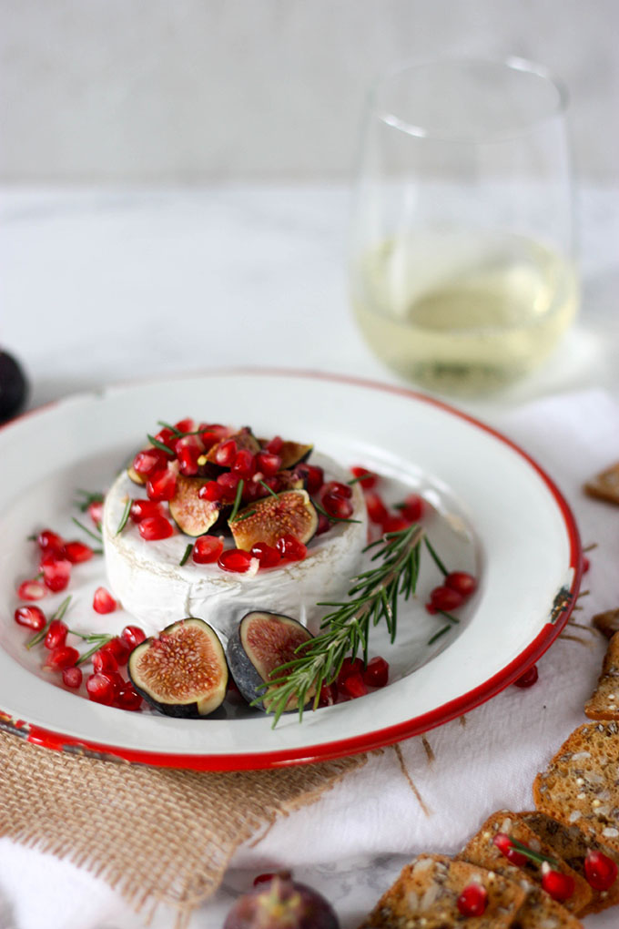 Oven Baked Brie with Fig & Pomegranate www.thehomecookskitchen.com - perfect for a thanksgiving or christmas feast #appetizer #thanksgiving #christmas #holidayseason