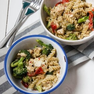 Chicken Pesto Pasta with Sundried Tomatoes www.thehomecookskitchen.com easy to make weeknight meal!