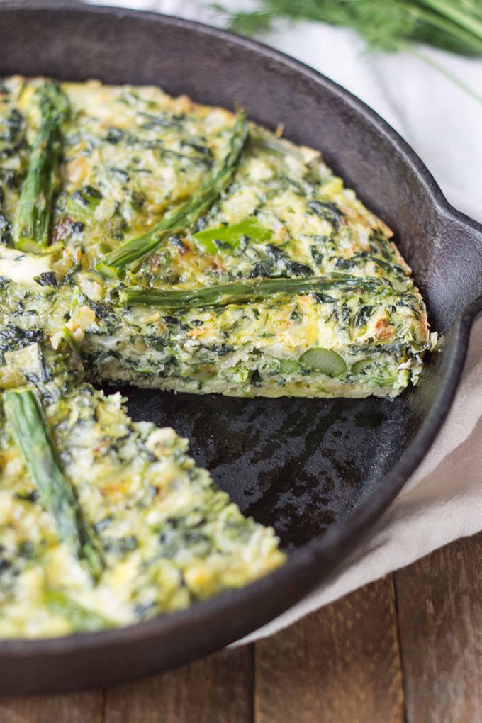 a spinach frittata in a cast iron skillet