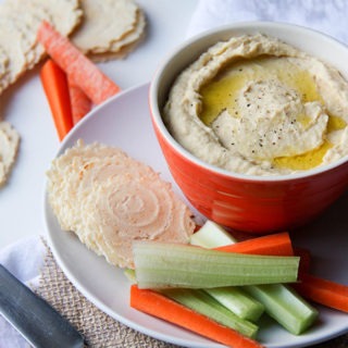 Easy Hummus www.thehomecookskitchen.com