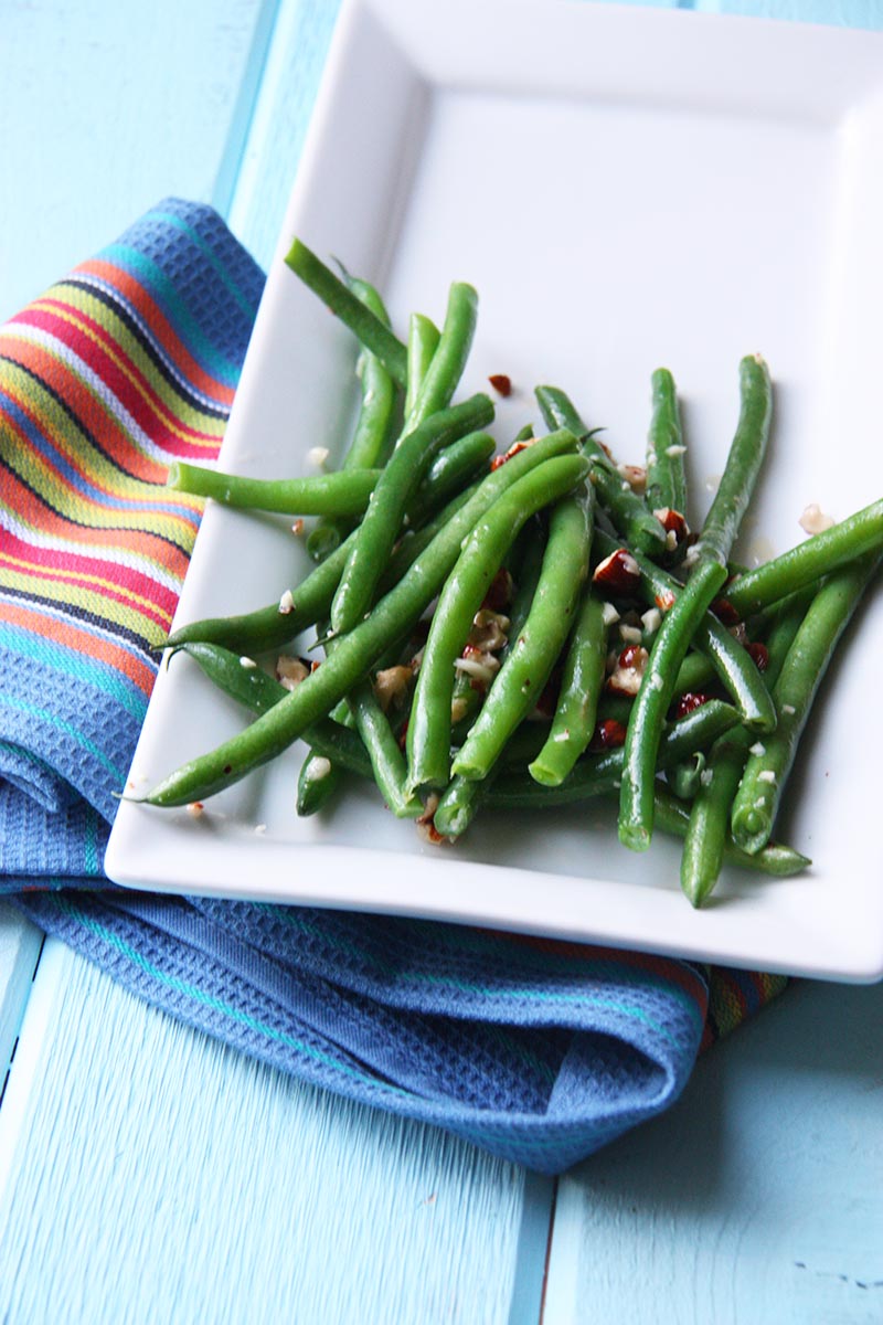 green beans with hazelnut garlic butter www.thehomecookskitchen.com