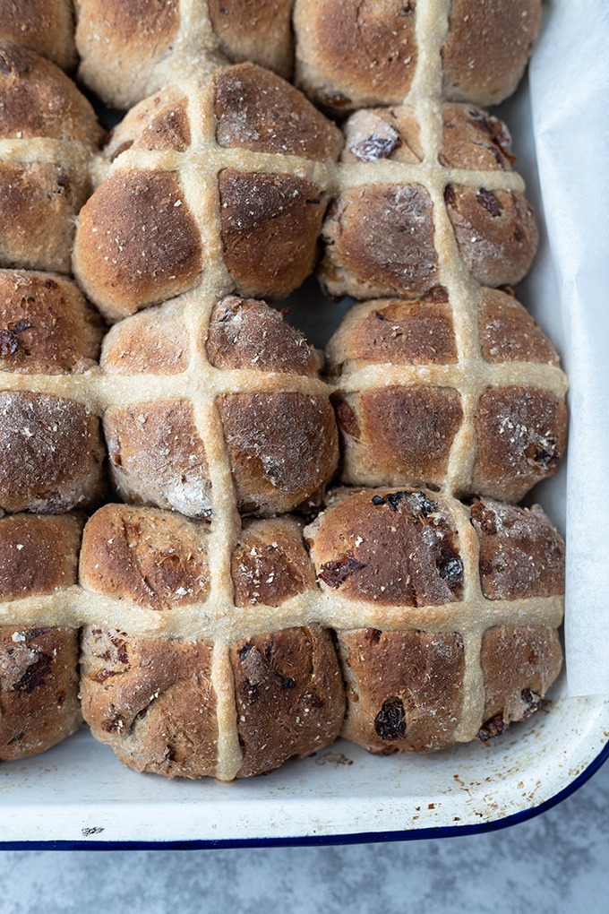 baked hot cross buns