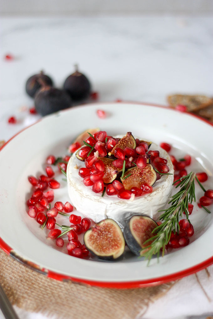 Oven Baked Brie with Fig & Pomegranate www.thehomecookskitchen.com perfect for a festive party! #festiverecipe #thanksgivingappetizer #christmas