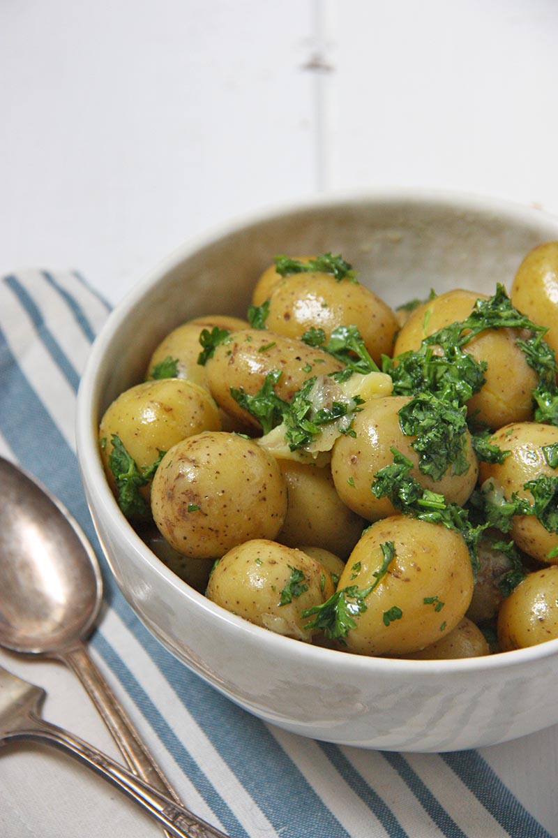 Parsley Butter Potatoes www.thehomecookskitchen.com