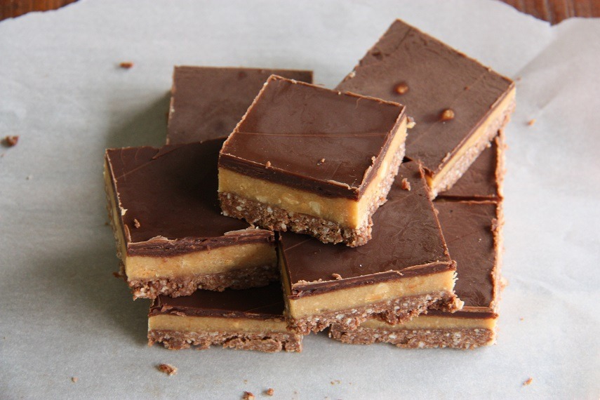 no bake healthy peanut butter slice | healthypears.com