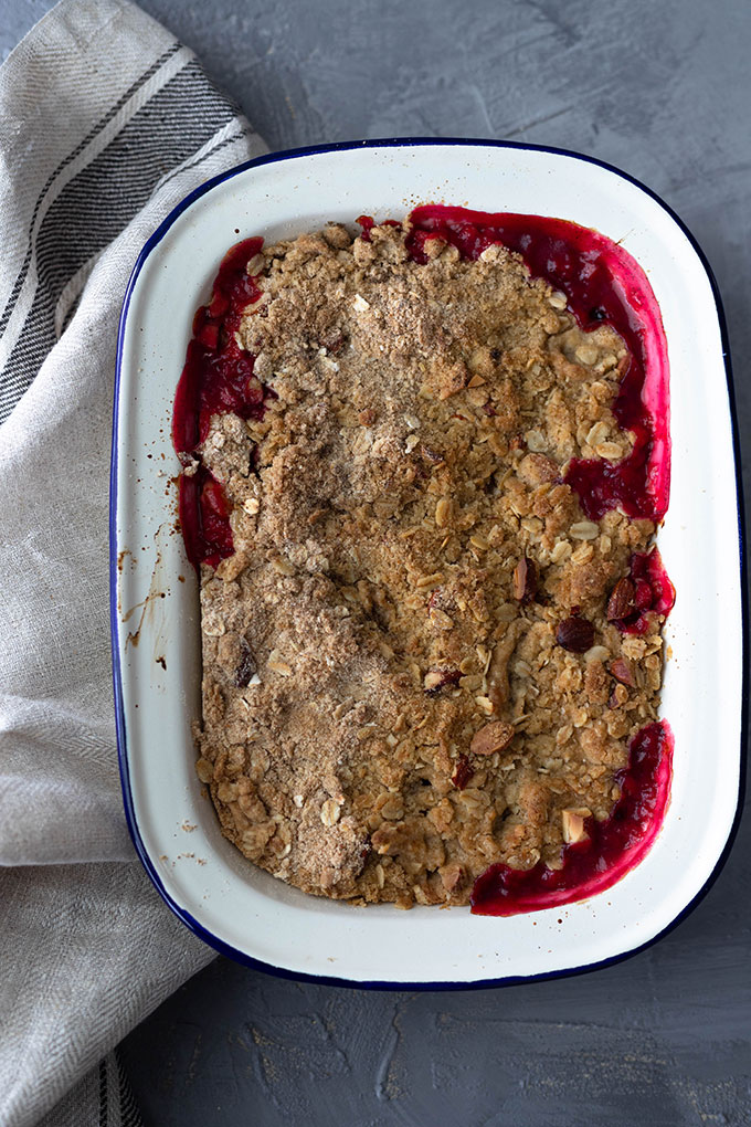 baked rhubarb crumble