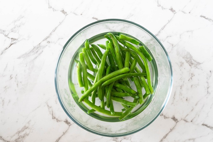 green beans blanched in bowl