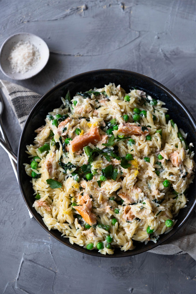 smoked salmon pasta in blue bowl