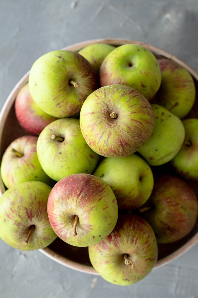 apples in large bowl 