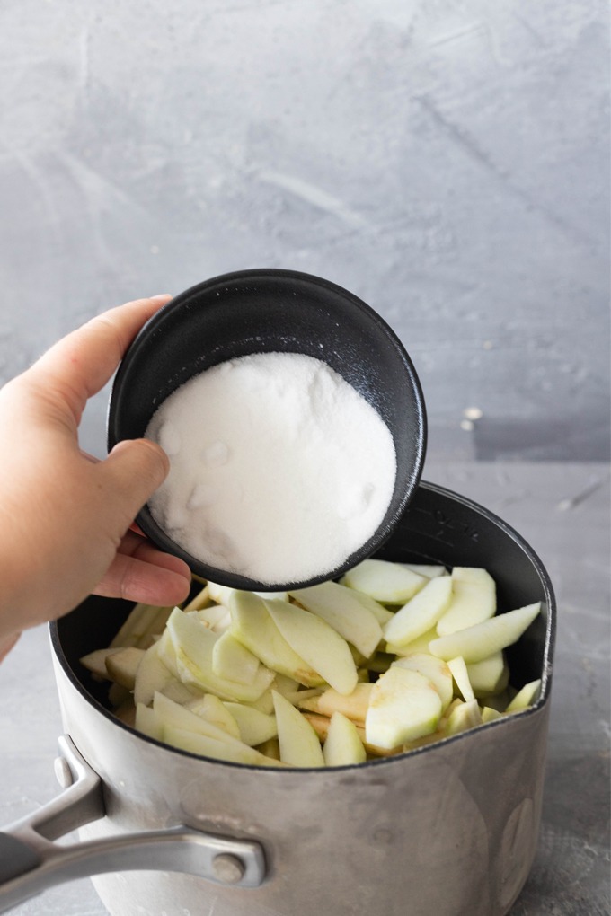 sugar added to apples for stewing 