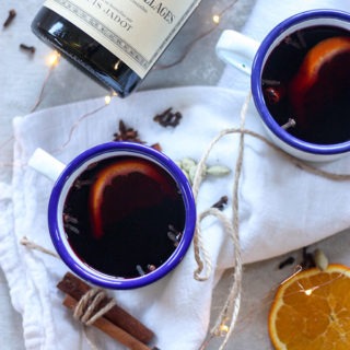 The perfect cozy drink for the winter season www.thehomecookskitchen.com mulled wine