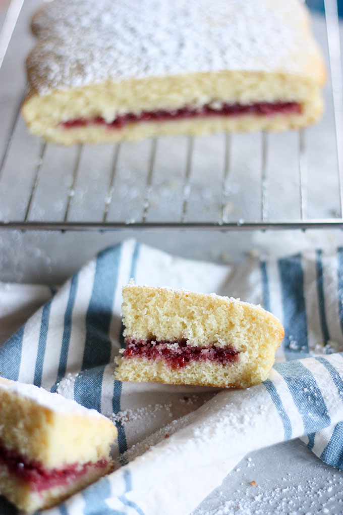 Victoria Sponge Cake www.thehomecookskitchen.com - a beautiful fluffy cake for any time of the day